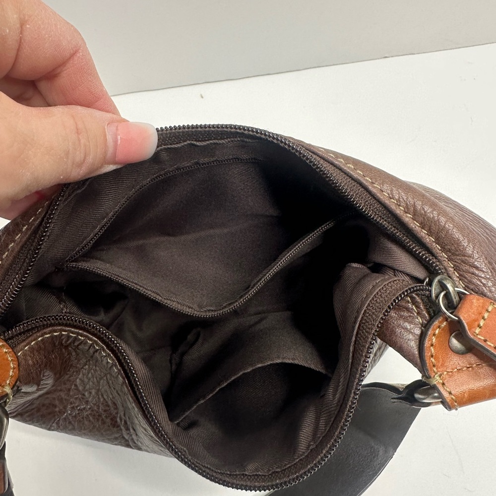 Leather clutch type bag. Rich brown, with OU accents. - Picture 4 of 5